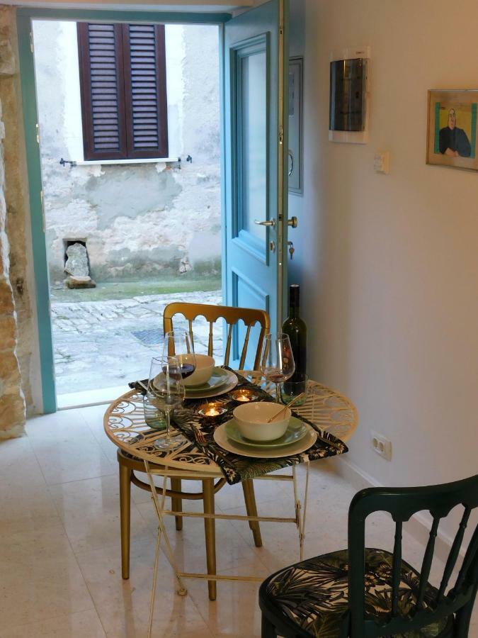 Bezauberndes Steinhaus Mit Garten In Der Altstadt Von Rovinj Luaran gambar